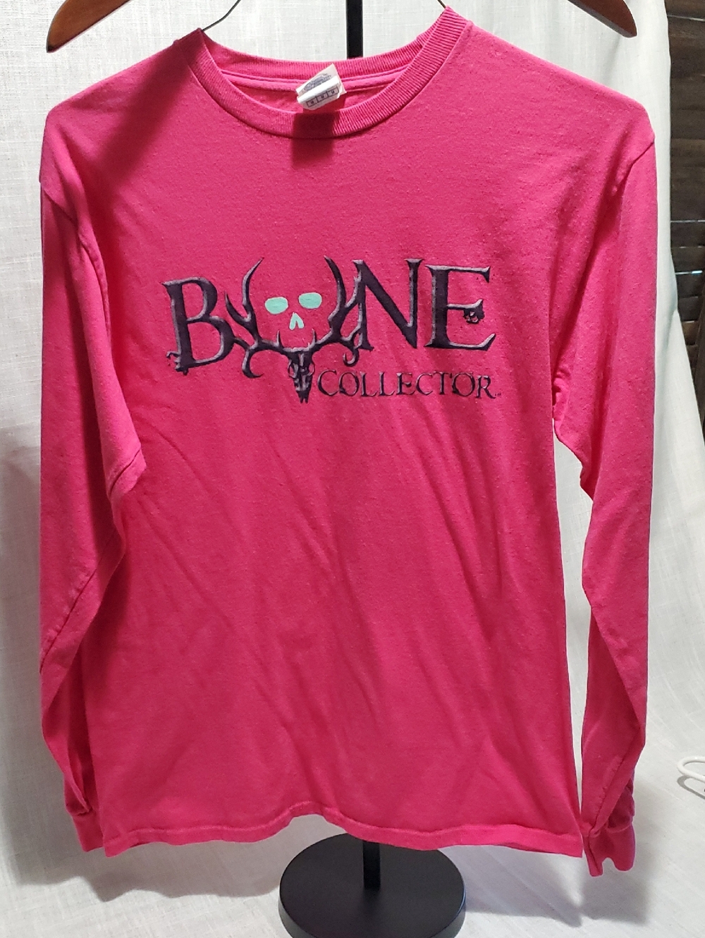 Delta Pro Wright Long Sleeve Tee in Bright Pink with Graphic Bone Collector Sz M